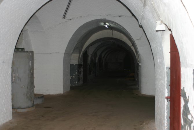 Fort7_inside the tunnel.jpg