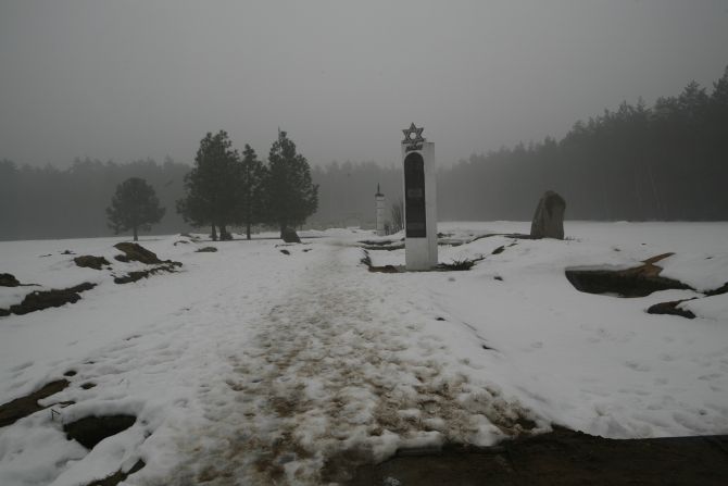 waldlager_alley of memorials.jpg